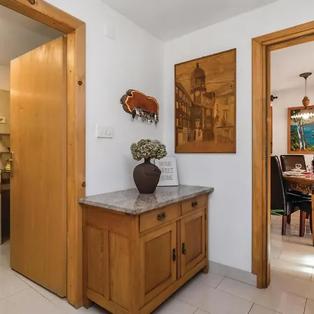 Gorgeous Home In Vele Mune