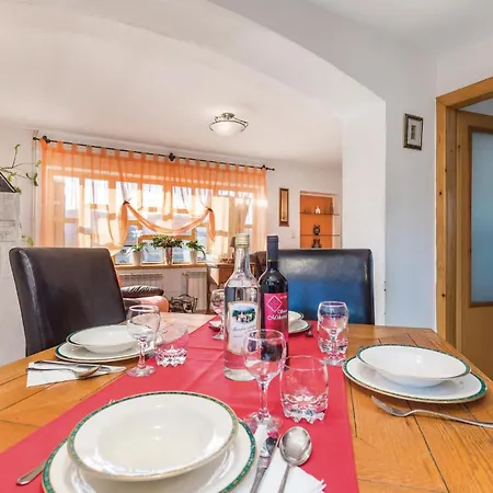 Gorgeous Home In Vele Mune Prázdninový dům *
