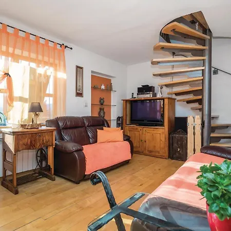 Gorgeous Home In Vele Mune